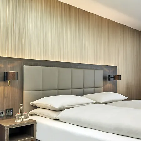 H4 Residenzschloss Hotel