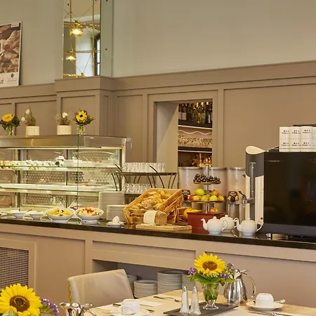 H4 Residenzschloss Hotel