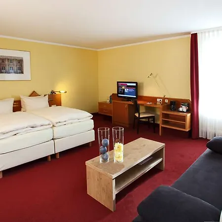 H4 Residenzschloss Hotel 4*