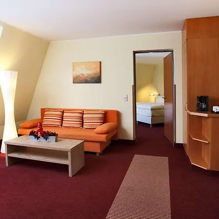 מלון H4 Residenzschloss באיירוט