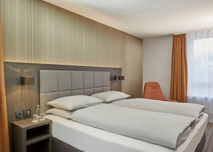H4 Residenzschloss 4* באיירוט