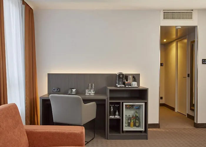 מלון H4 Residenzschloss 4*