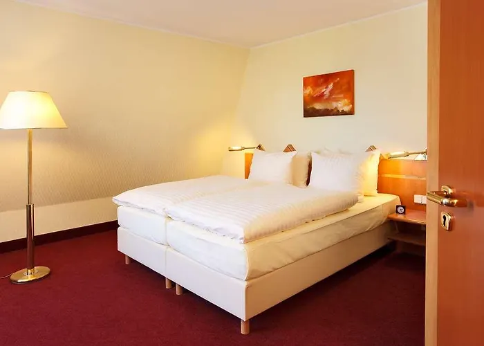 H4 Residenzschloss 4* באיירוט